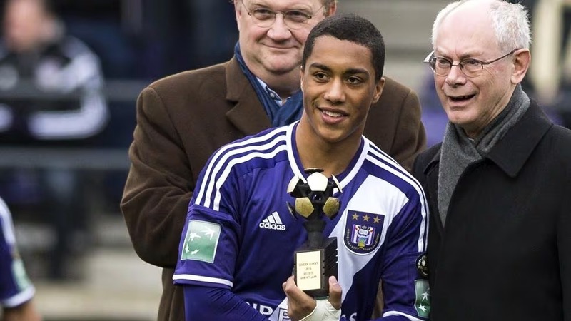 Youri Tielemans từng gây ấn tượng cực lớn tại quê hương mình